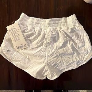 Lululemon Hotty Hot HR Short 2.5” lined - TAGS ON
